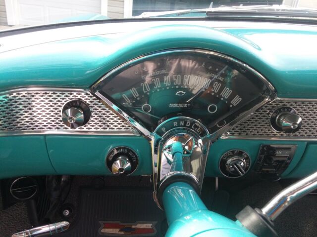 1955 tur white Chevrolet Bel Air/150/210 hardtop