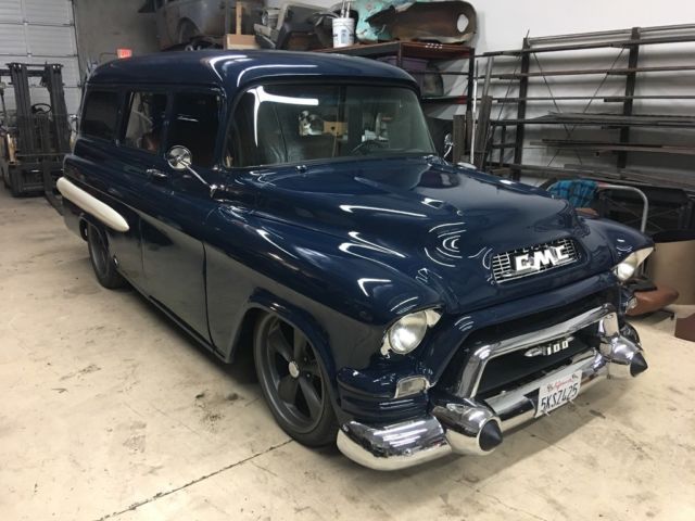 1955 blue GMC Suburban SUV
