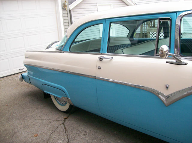 1955 Blue Ford Fairlane U/K