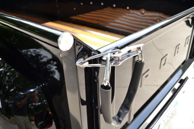 1955 Black Ford F-100 TRUCK