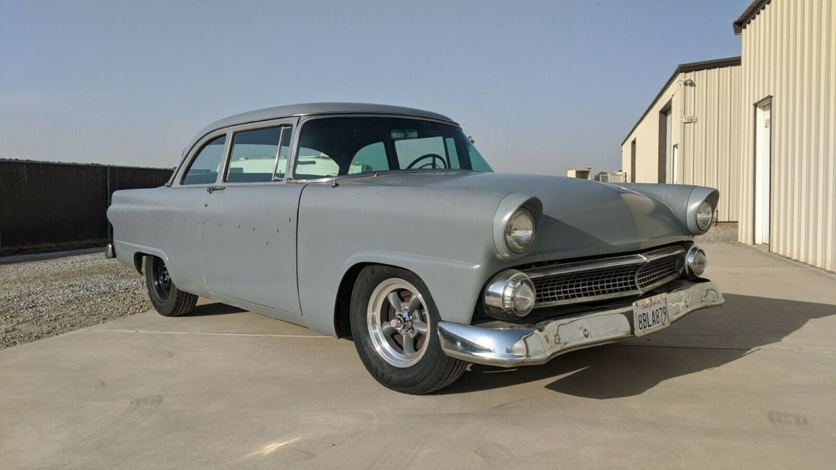 1955 Ford Victoria 2-Door Sedan