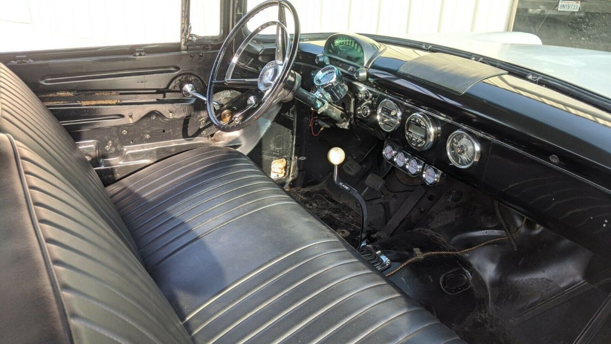 1955 Ford Victoria 2-Door Sedan