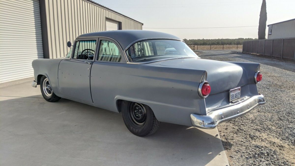 1955 Ford Victoria 2-Door Sedan