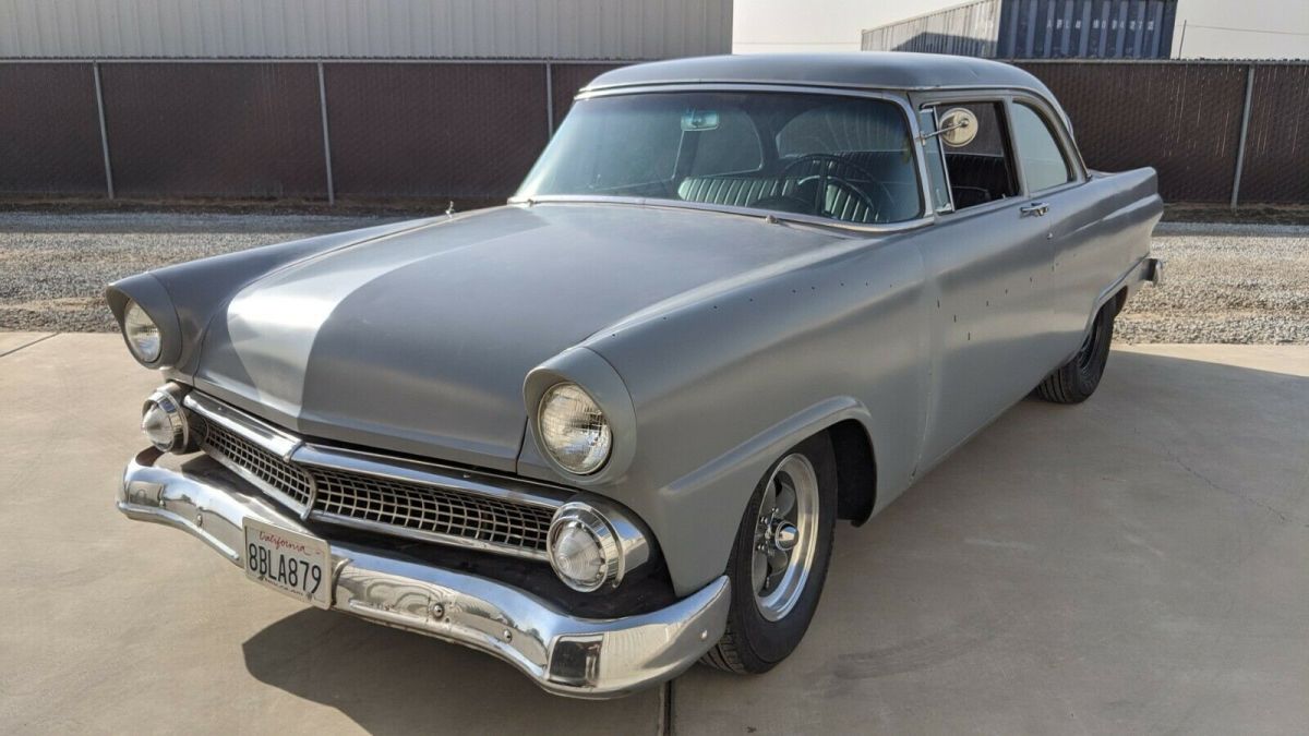 1955 Ford Victoria 2-Door Sedan