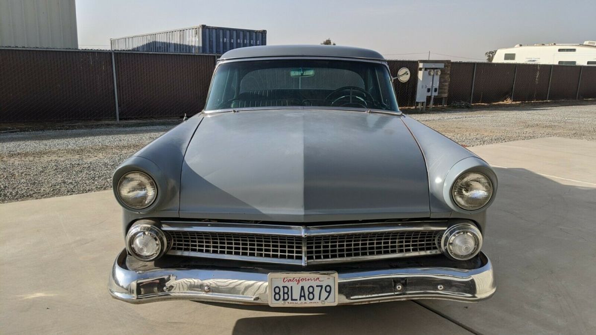1955 Ford Victoria 2-Door Sedan