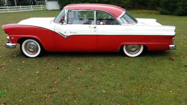 1955 Red/white Ford Fairlane Hardtop