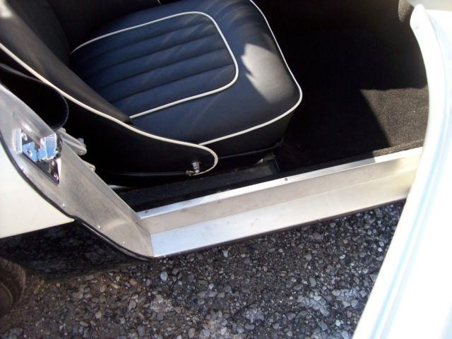 1956 OLD ENGLISH WHITE/BLACK Austin Healey BN2 Convertible