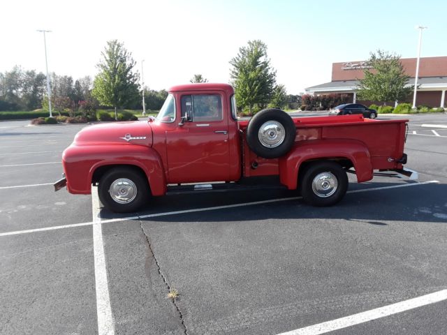 1956 Red Ford F-100 tk