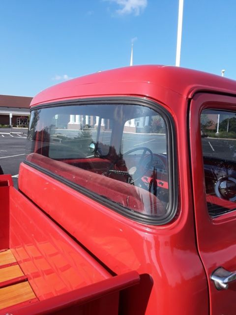 1956 Red Ford F-100 tk