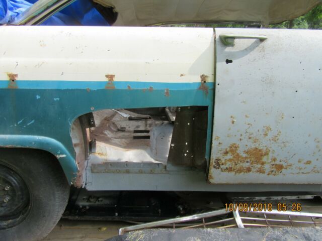 1956 Green wt Ford Fairlane 2dr ht