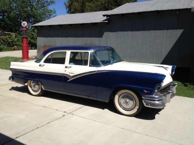 1956 BLUE/WHITE Ford Fairlane 4 DOOR
