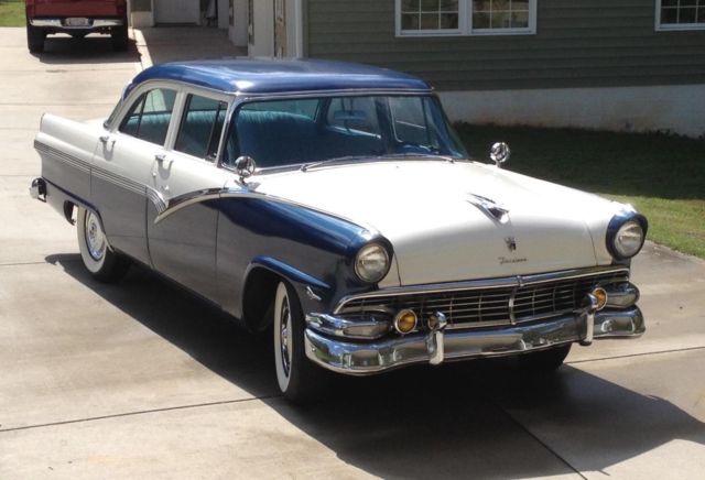 1956 BLUE/WHITE Ford Fairlane 4 DOOR