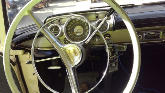 1957 Beige/ silver Chevrolet Bel Air/150/210 Sedan