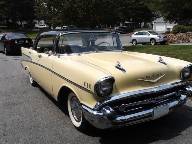 1957 Colonial Cream Chevrolet Bel Air/150/210 4dr Sport Hardtop