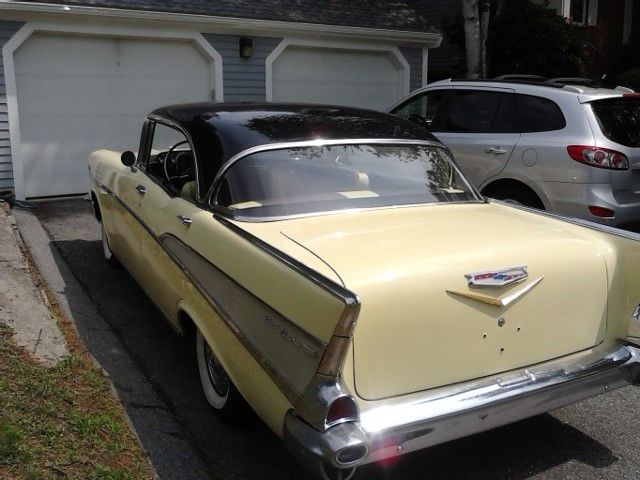 1957 Colonial Cream Chevrolet Bel Air/150/210 4dr Sport Hardtop