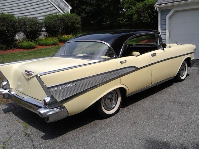 1957 Colonial Cream Chevrolet Bel Air/150/210 4dr Sport Hardtop