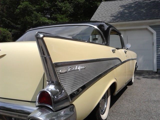 1957 Colonial Cream Chevrolet Bel Air/150/210 4dr Sport Hardtop