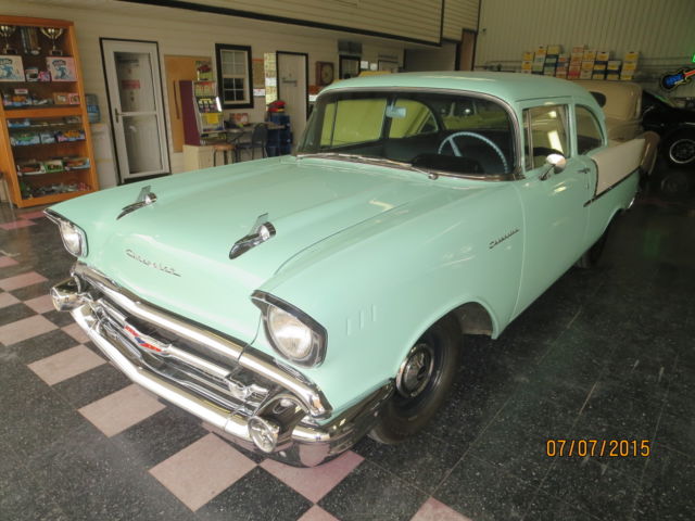 1957 Surf Green / Ivory Chevrolet Bel Air/150/210