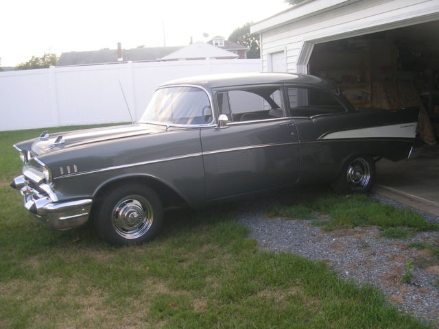 1957 Ivory Metallic Chevrolet Bel Air/150/210 Sedan