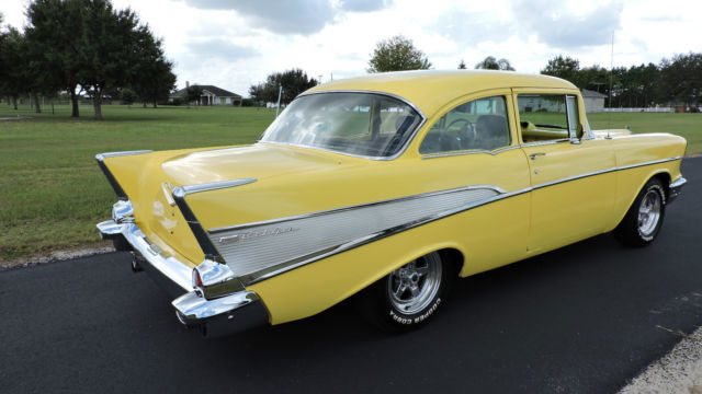 1957 YELLOW Chevrolet Bel Air/150/210 2DR SEDAN