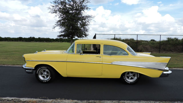 1957 YELLOW Chevrolet Bel Air/150/210 2DR SEDAN