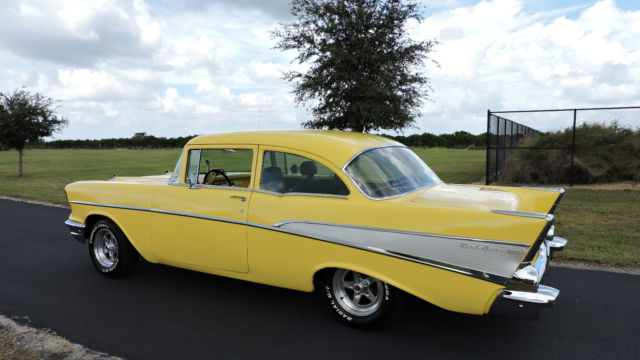 1957 YELLOW Chevrolet Bel Air/150/210 2DR SEDAN