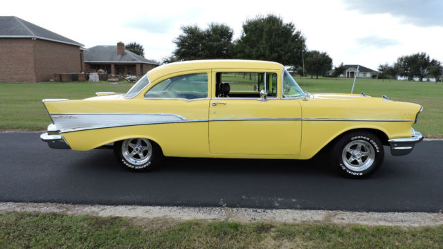 1957 YELLOW Chevrolet Bel Air/150/210 2DR SEDAN