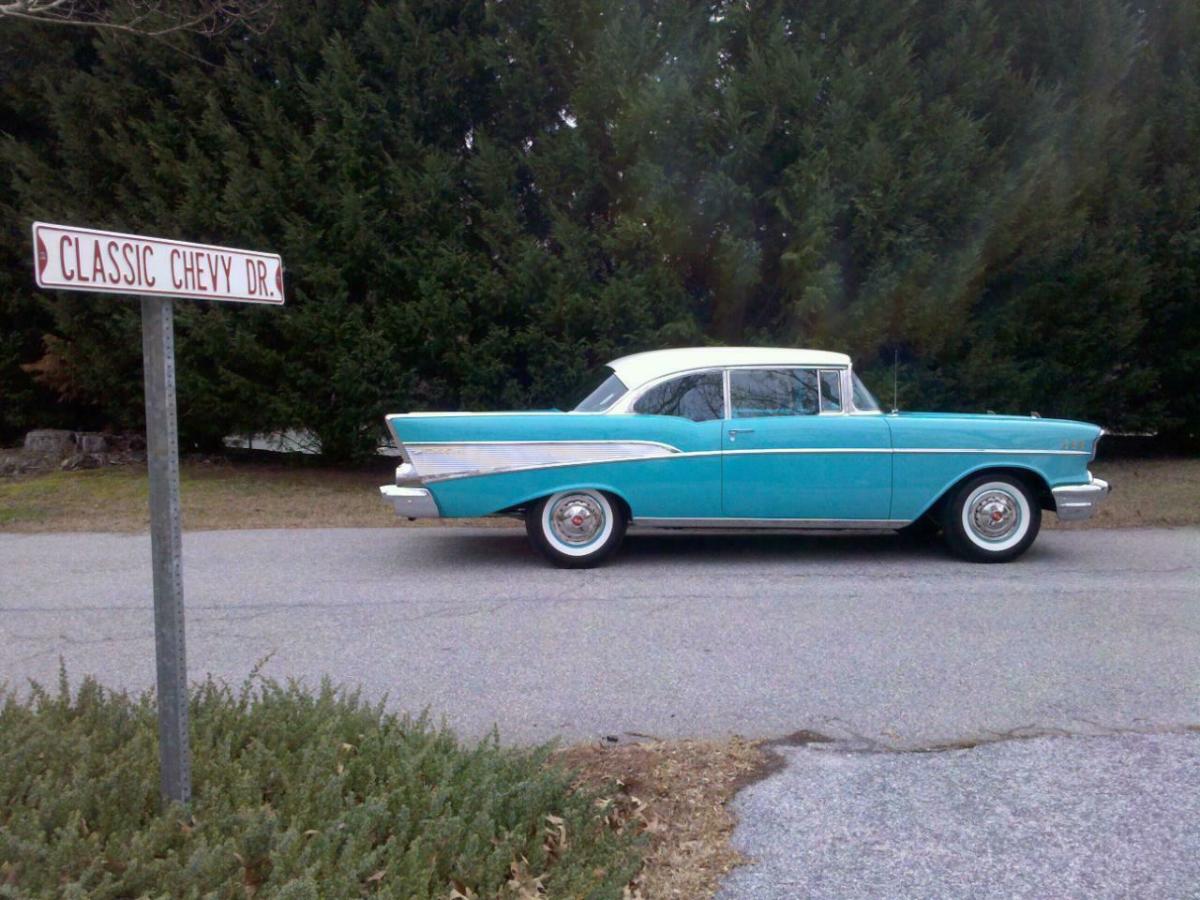 1957 Chevrolet Bel Air/150/210 2 Door Hardtop