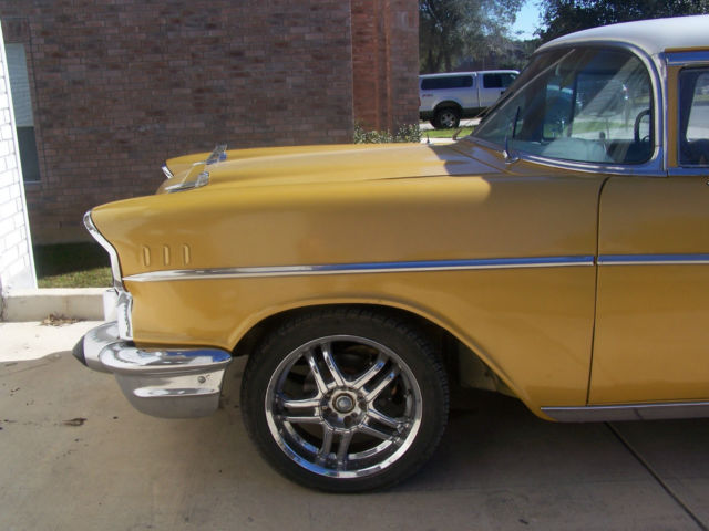 1957 Gold/White Chevrolet Bel Air/150/210 Wagon