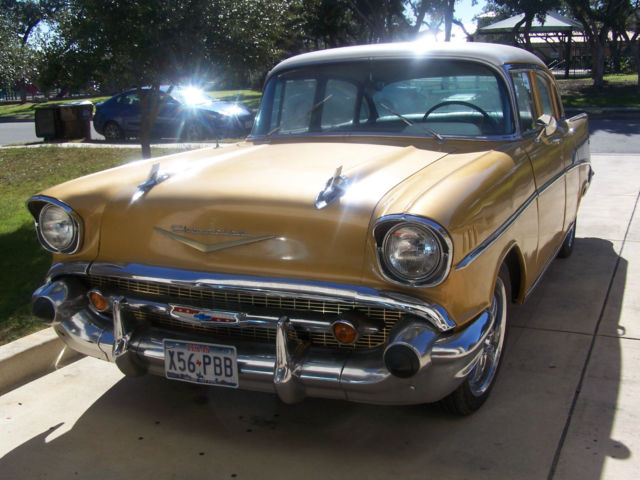 1957 Gold/White Chevrolet Bel Air/150/210 Wagon