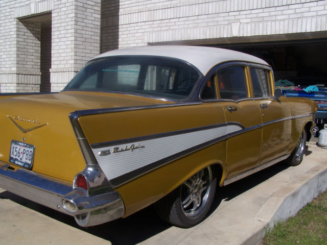 1957 Gold/White Chevrolet Bel Air/150/210 Wagon