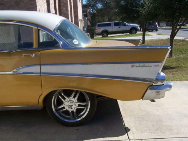 1957 Gold/White Chevrolet Bel Air/150/210 Wagon
