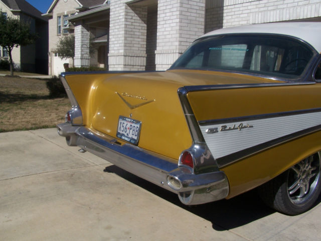 1957 Gold/White Chevrolet Bel Air/150/210 Wagon