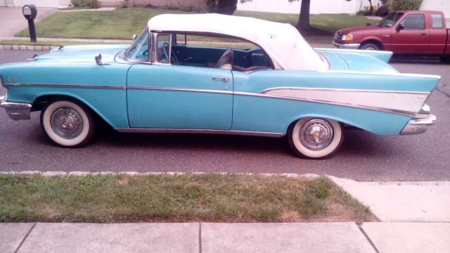 1957 Turquoise Chevrolet Bel Air/150/210 Convertible