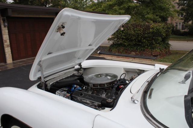 1957 Polo White w/ Silver Coves Chevrolet Corvette