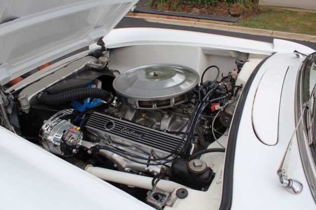1957 Polo White w/ Silver Coves Chevrolet Corvette