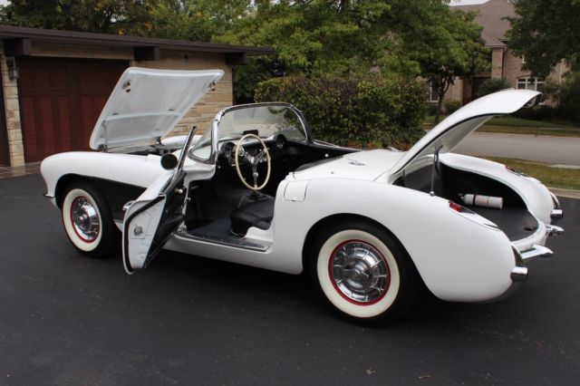 1957 Polo White w/ Silver Coves Chevrolet Corvette