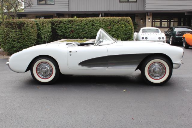 1957 Polo White w/ Silver Coves Chevrolet Corvette