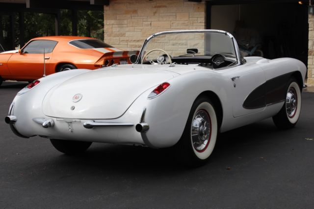 1957 Polo White w/ Silver Coves Chevrolet Corvette