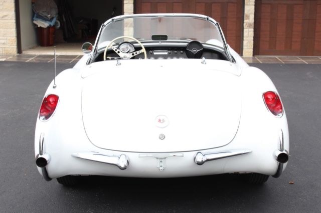 1957 Polo White w/ Silver Coves Chevrolet Corvette