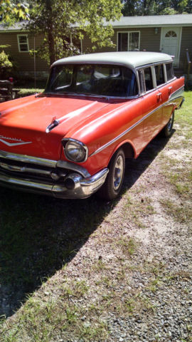 1957 ORANGE/WHITE Chevrolet Bel Air/150/210 Wagon