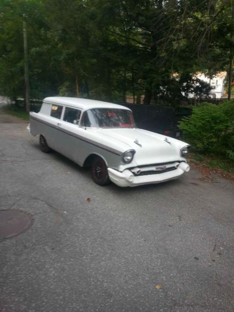 1957 White Chevrolet Bel Air/150/210 Wagon