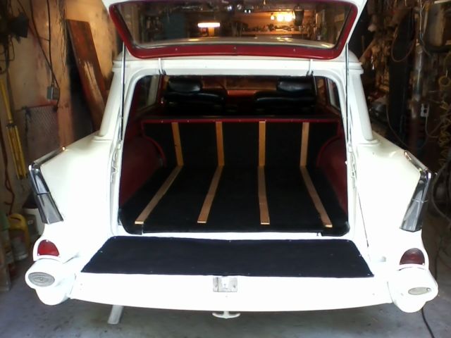 1957 White Chevrolet Bel Air/150/210 Wagon