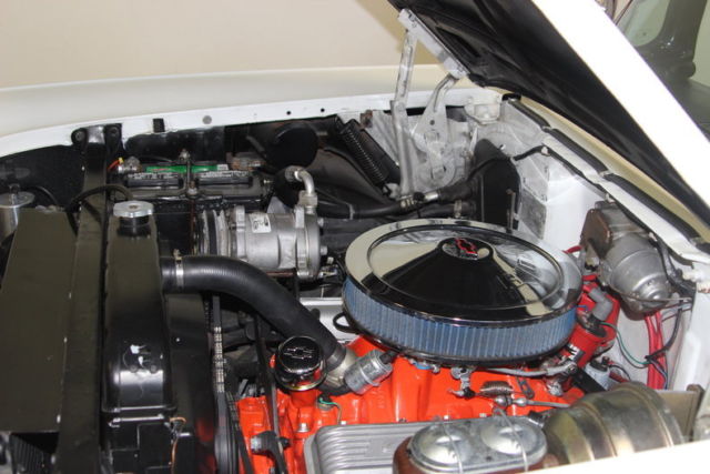1957 White Chevrolet Bel Air/150/210 Hardtop
