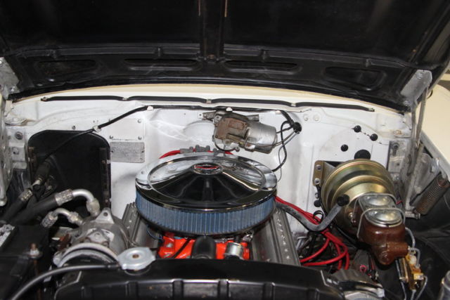 1957 White Chevrolet Bel Air/150/210 Hardtop