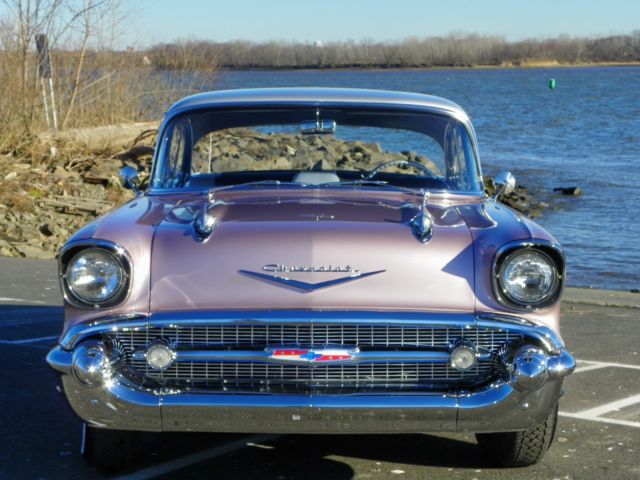 1957 Dusk Pearl / top silver Chevrolet Bel Air/150/210 Sport Coupe