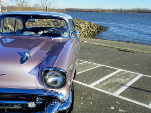 1957 Dusk Pearl / top silver Chevrolet Bel Air/150/210 Sport Coupe