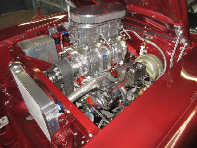 1957 RED MET. Chevrolet Bel Air/150/210 Sedan
