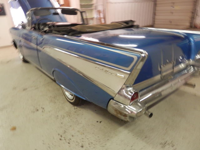 1957 Blue Chevrolet Bel Air/150/210 Convertible