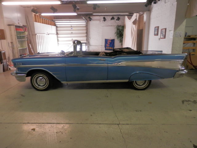 1957 Blue Chevrolet Bel Air/150/210 Convertible
